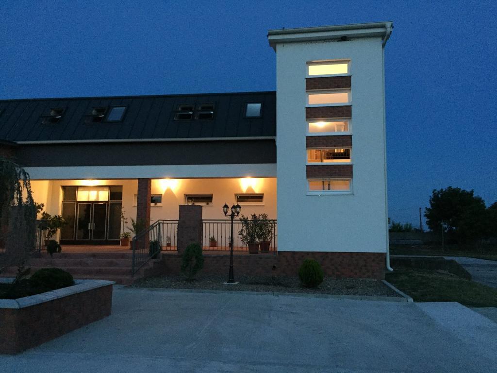Guest House Hodus Vydrany المظهر الخارجي الصورة